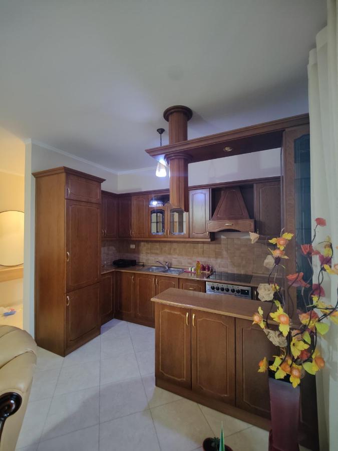 בראט City Center Apartment מראה חיצוני תמונה