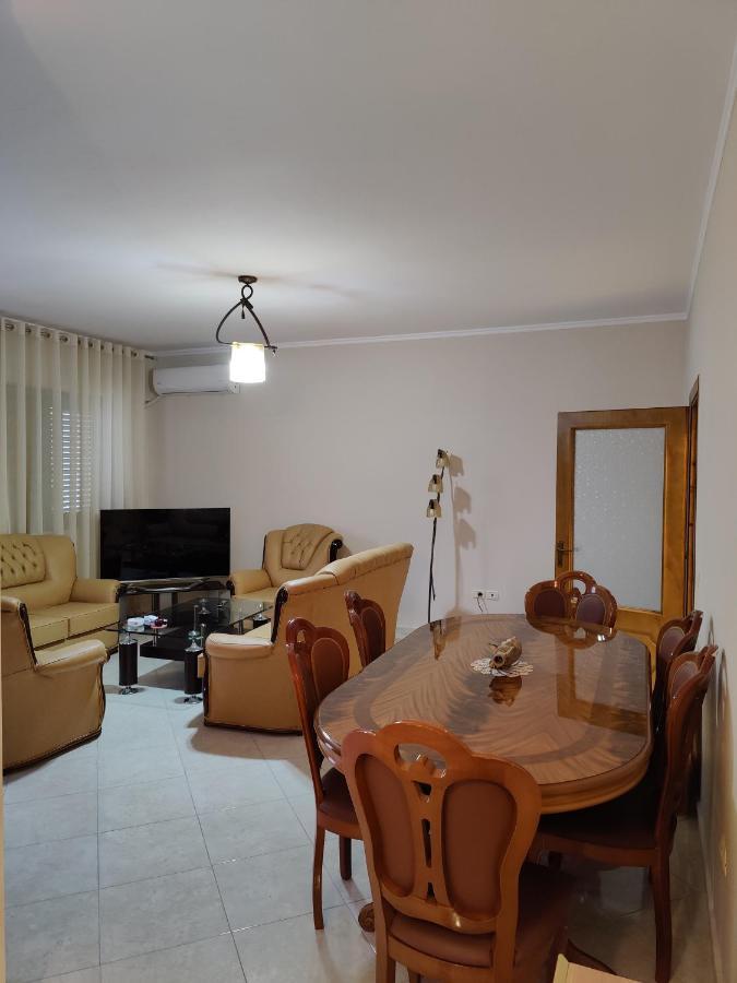 בראט City Center Apartment מראה חיצוני תמונה